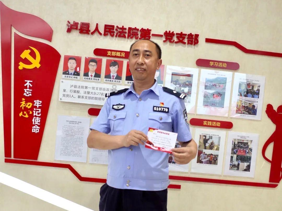 漂亮鹦鹉救援