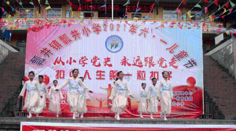 无锡大姐教你腌制酸菜的家常做法，做法简单易学，好吃易存放